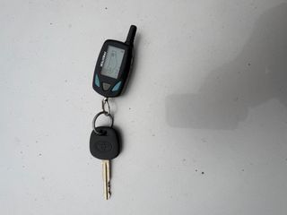 2004 Toyota Sienna LE - Interior Steering Wheel With Keys Image